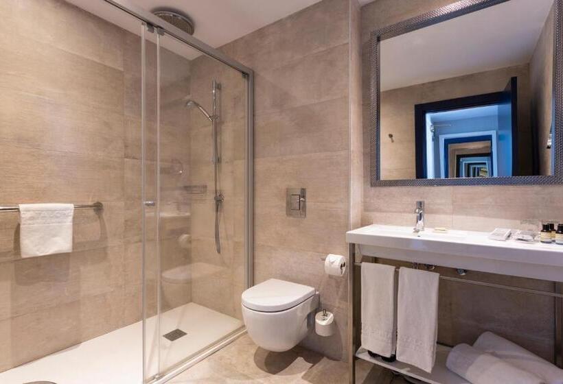 高级三人间, Catalonia Majorica