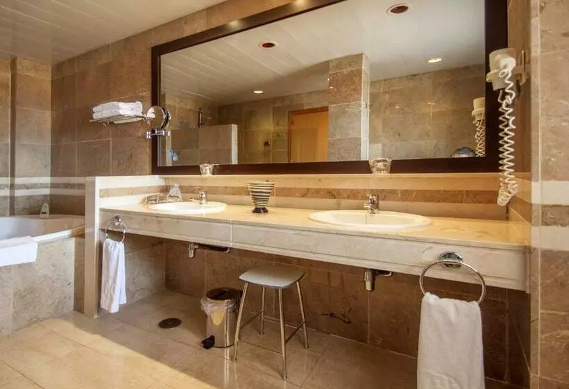 سوئیت جونیور با تراس, Catalonia Majorica