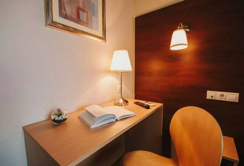 اتاق استاندارد یک نفره, Embajador