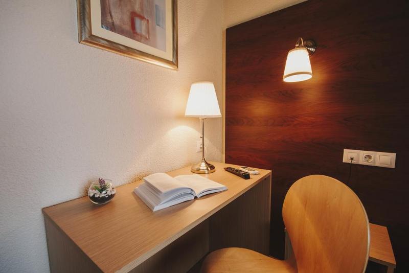 스탠다드 싱글 룸, Embajador