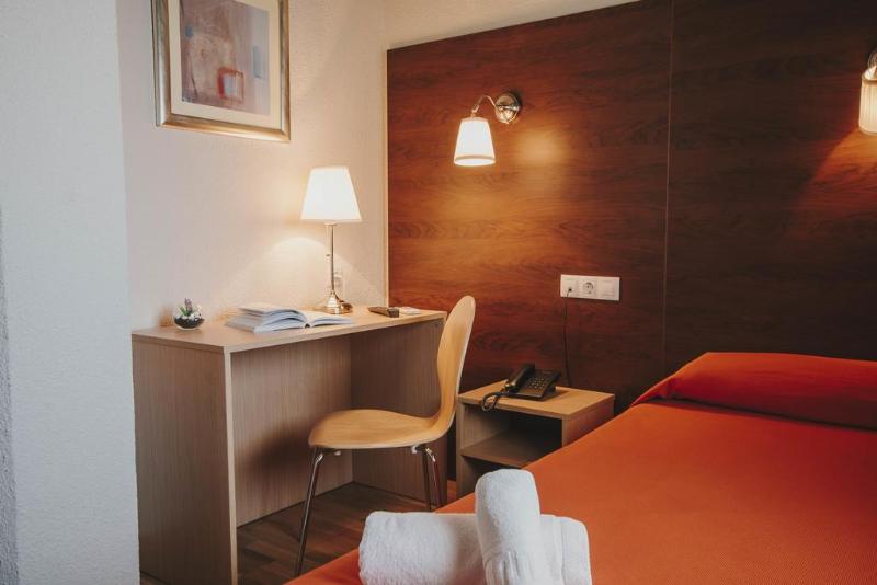 스탠다드 싱글 룸, Embajador