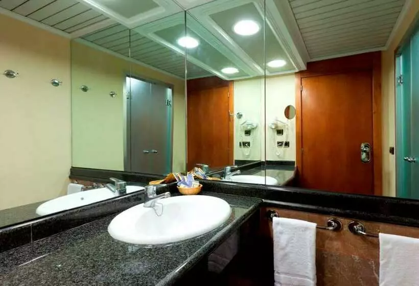 اتاق استاندارد سه نفره, Gran Hotel Bali & Spa
