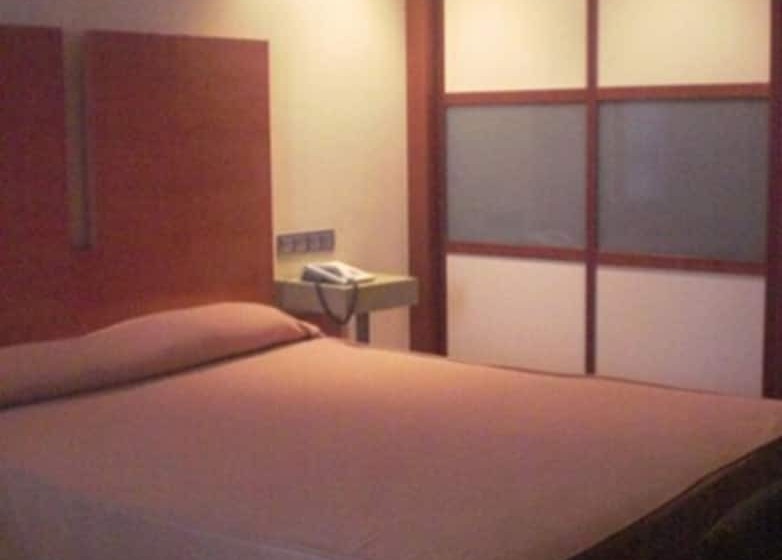 غرفة قياسية, Gran Regente