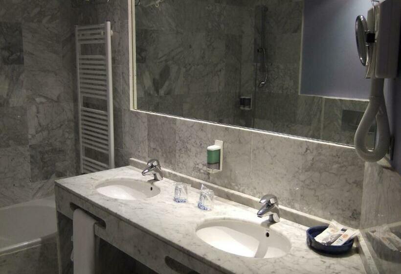 غرفة أساسية ثلاثية, Madeira Centro