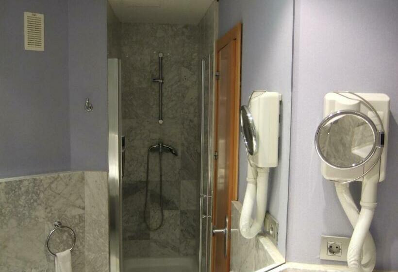 غرفة أساسية ثلاثية, Madeira Centro