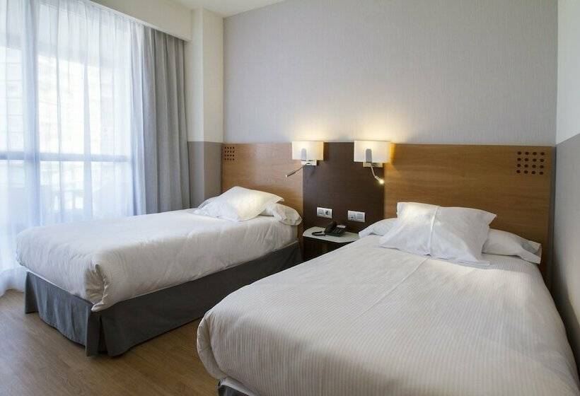 غرفة قياسية رباعية, Madeira Centro