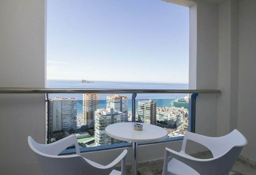 غرفة قياسية رباعية, Madeira Centro