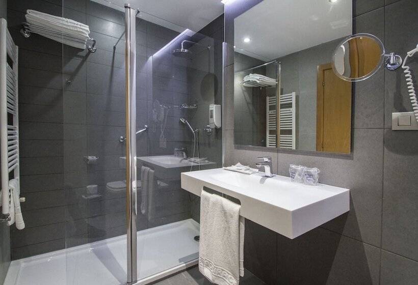 غرفة قياسية رباعية, Madeira Centro