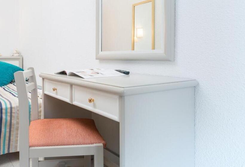 Номер Стандарт Вид на Город, More