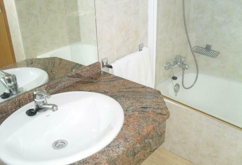 Habitación Triple Estándar Interior, Tanit