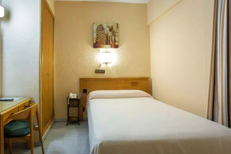 Quarto standart individual, Zeus