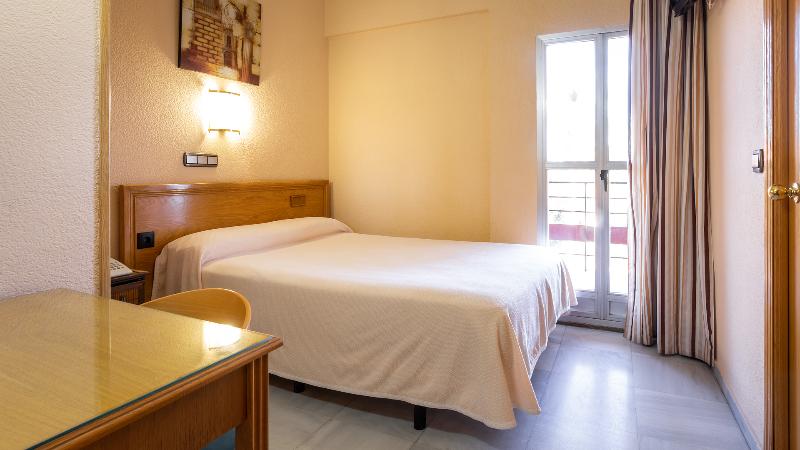 اتاق استاندارد یک نفره, Zeus