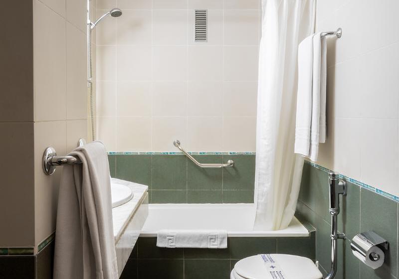 اتاق استاندارد سه نفره, Zeus