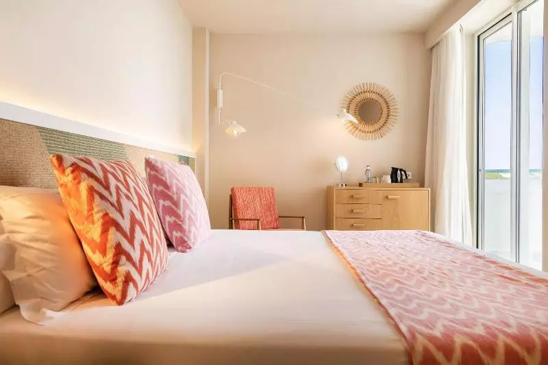 اتاق استاندارد با چشم‌انداز دریا, Inturotel Cala Esmeralda Beach Hotel & Spa - Adults Only