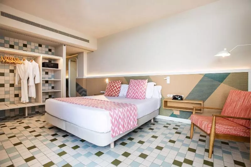 اتاق استاندارد با چشم‌انداز دریا, Inturotel Cala Esmeralda Beach Hotel & Spa - Adults Only