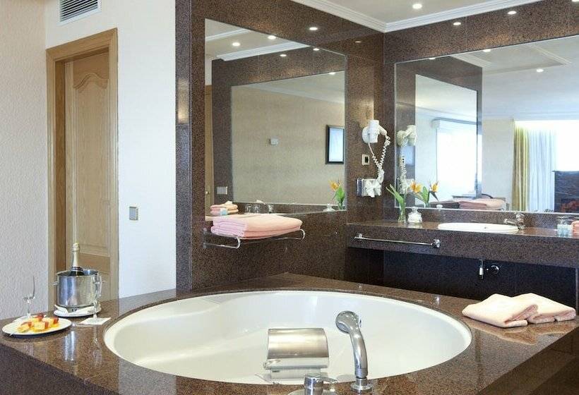 סוויטת ג'וניור, Playalinda