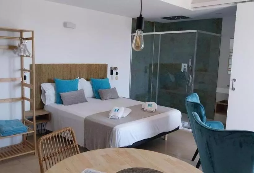 استودیوی استاندارد با چشم‌انداز دریا, Bamblue Boutique Apartments