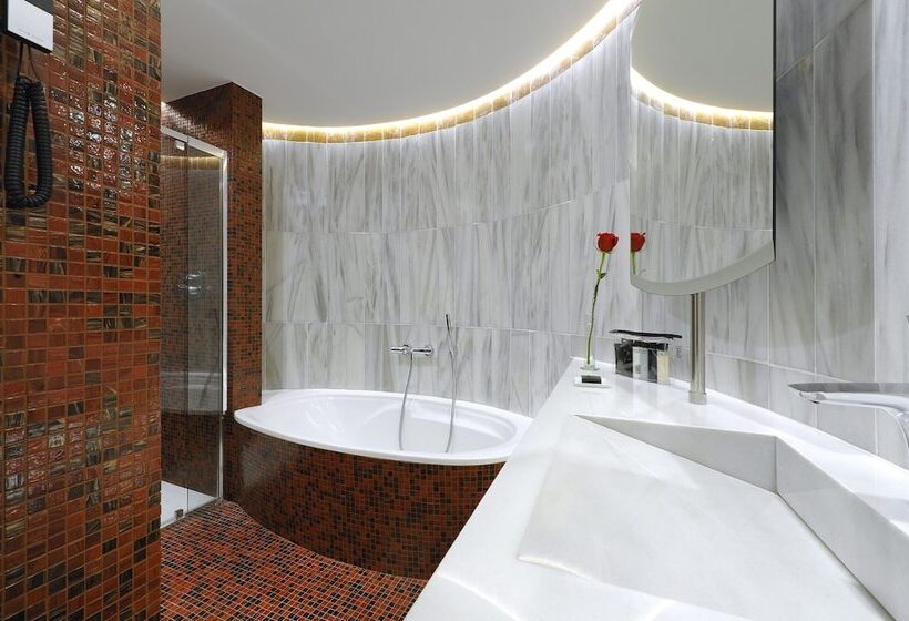 Номер Executive, Claris Hotel & Spa Gl, A Small Luxury Hotel Of The World