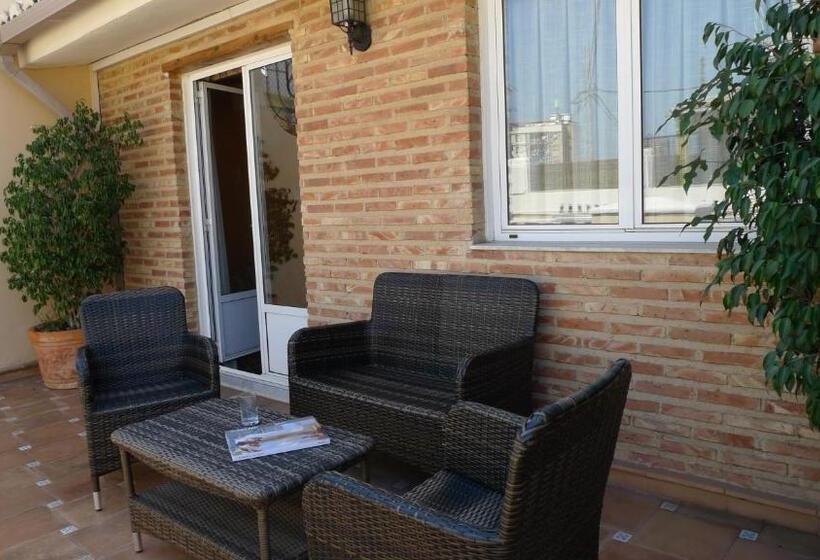 غرفة سوبيريور مزوَّدة بتراس, Ad Hoc Monumental 1881