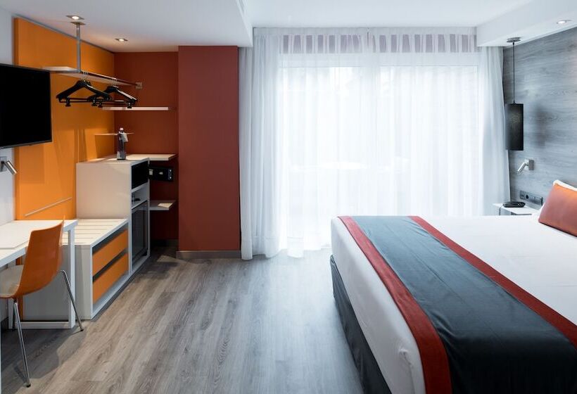 Premium room with terrace, Catalonia Mikado