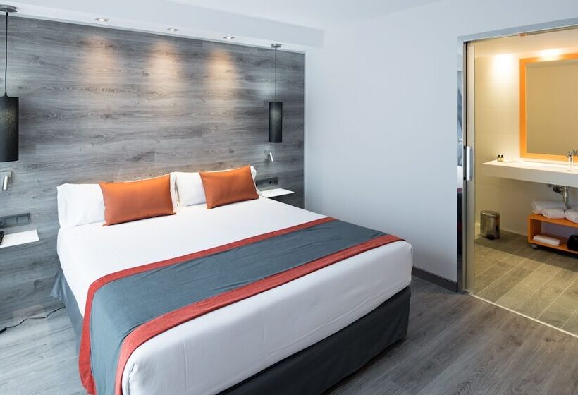 Premium room with terrace, Catalonia Mikado