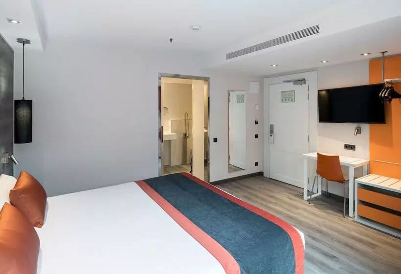Premium room with terrace, Catalonia Mikado