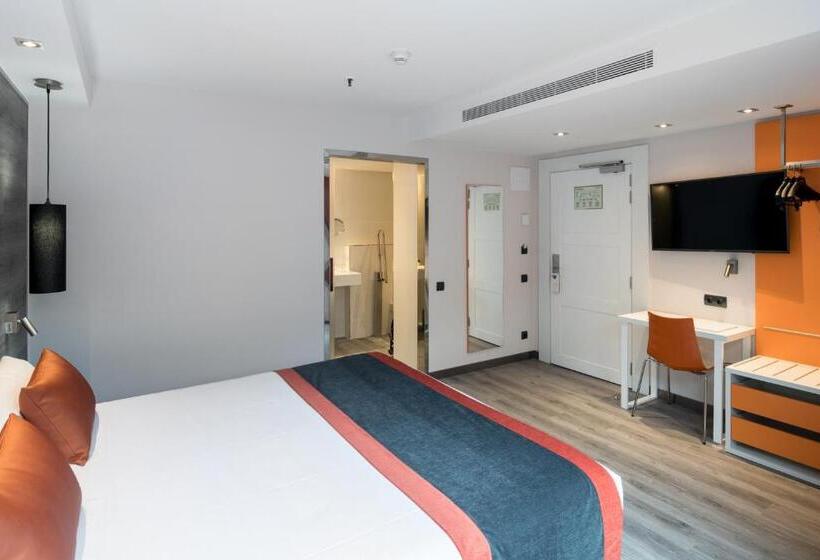 Premium room with terrace, Catalonia Mikado