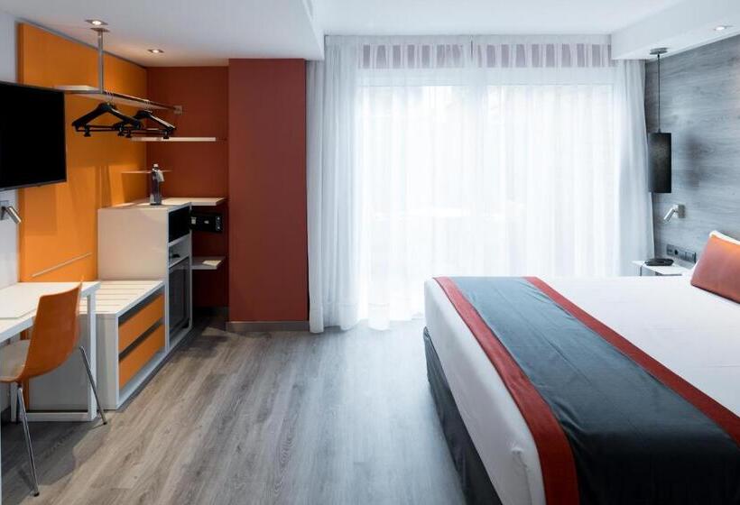 Premium room with terrace, Catalonia Mikado