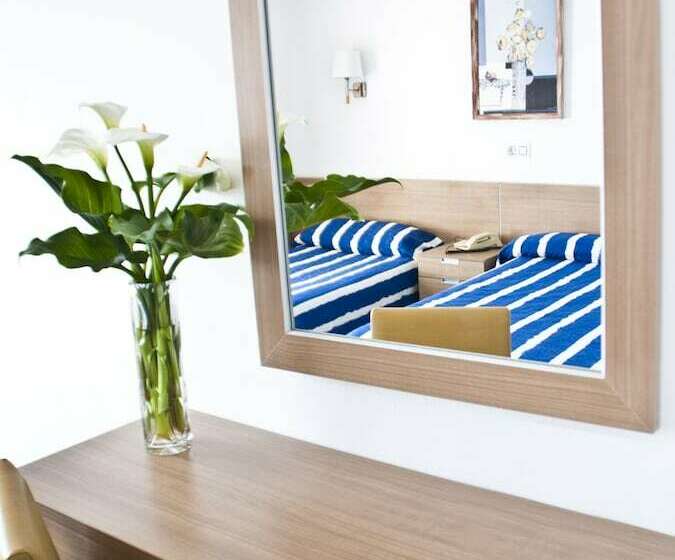 غرفة قياسية رباعية, Esplai