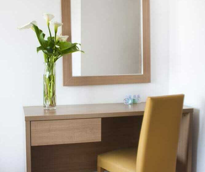 غرفة قياسية رباعية, Esplai