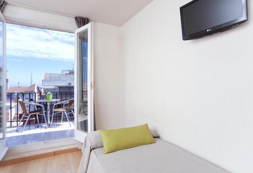 スタンダードトリプルルーム, Everest