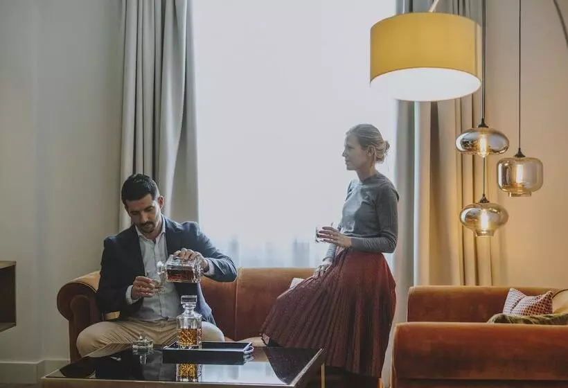 سوییت, Gallery Hotel 4 Sup