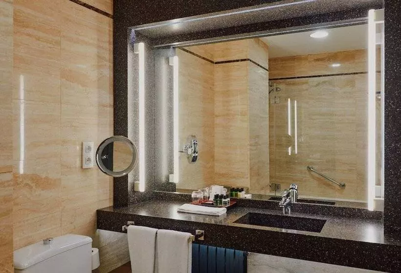اتاق خانوادگی, Gallery Hotel 4 Sup