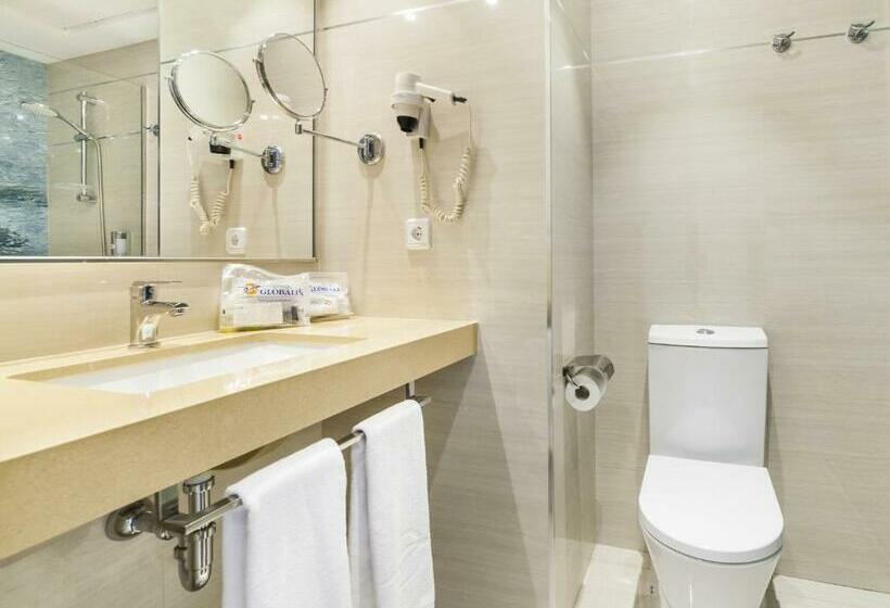 غرفة قياسية ثلاثية, Globales Almirante Farragut