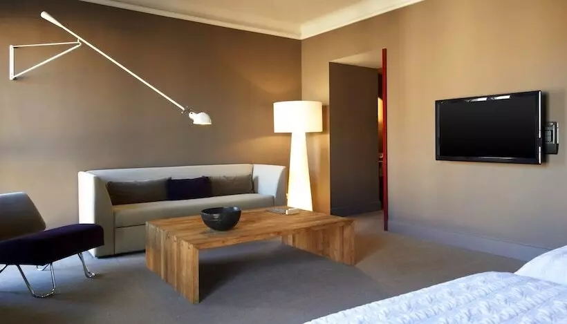 سوییت جونیور, Le Méridien Barcelona