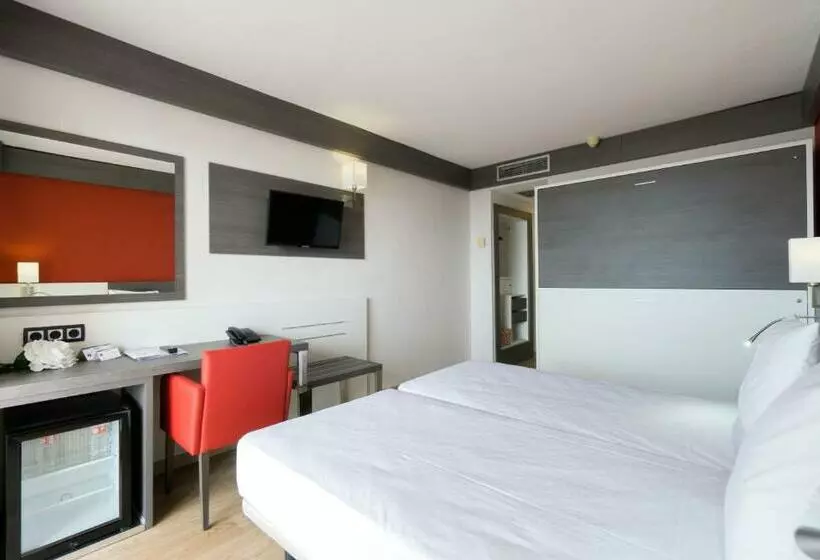 اتاق خانوادگی با چشم‌انداز استخر, Medplaya Hotel Santa Monica