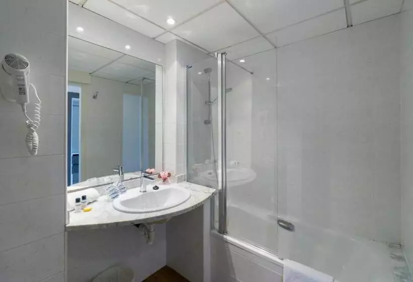 اتاق خانوادگی با چشم‌انداز استخر, Medplaya Hotel Santa Monica
