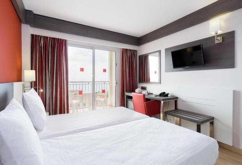 패밀리 룸 풀장 전망, Medplaya Hotel Santa Monica