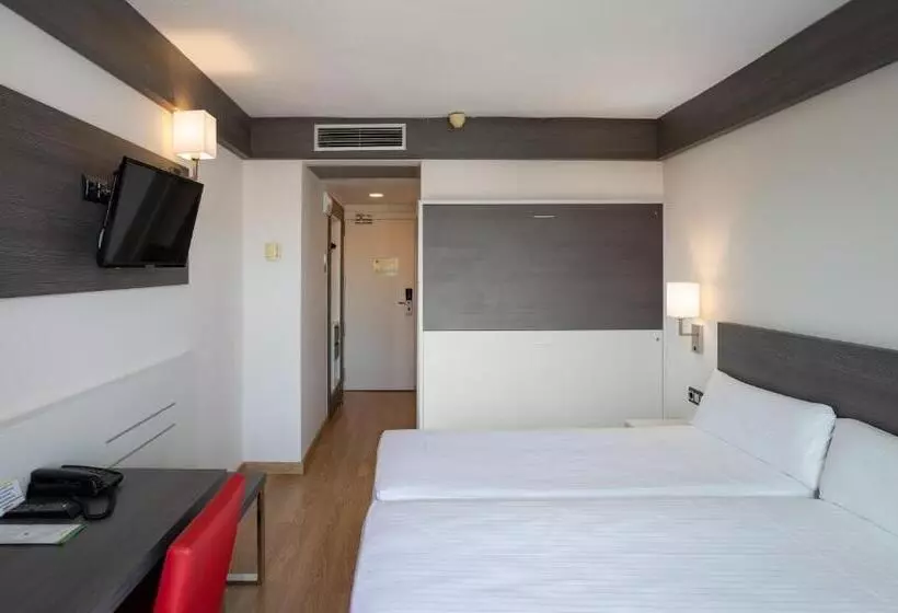 اتاق خانوادگی با چشم‌انداز استخر, Medplaya Hotel Santa Monica