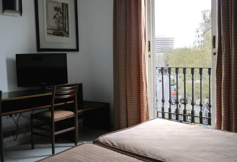 Номер Стандарт Вид на Город, Monegal