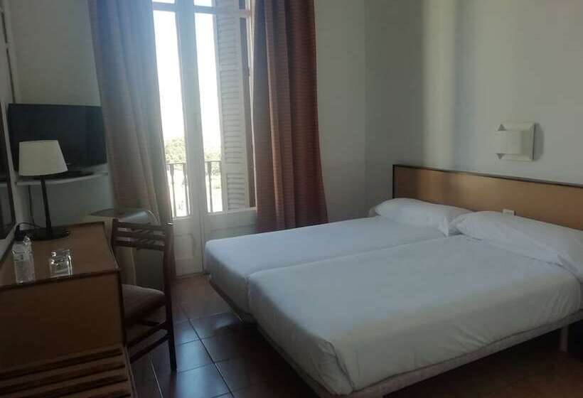 Номер Стандарт Вид на Город, Monegal