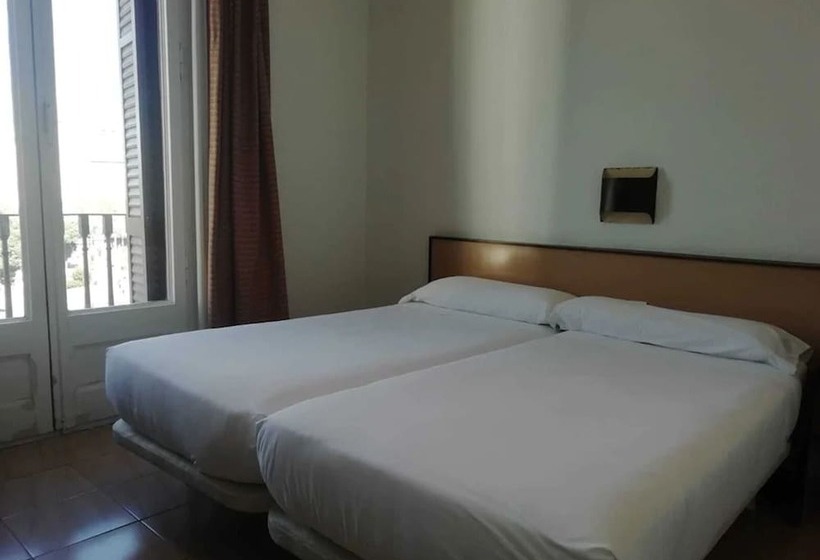 Номер Стандарт Вид на Город, Monegal