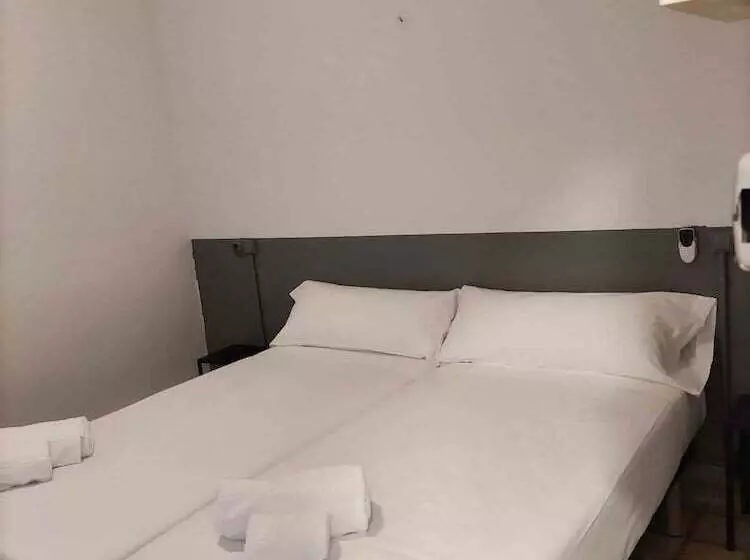 Tek Kişilik Ekonomik Oda, Monegal