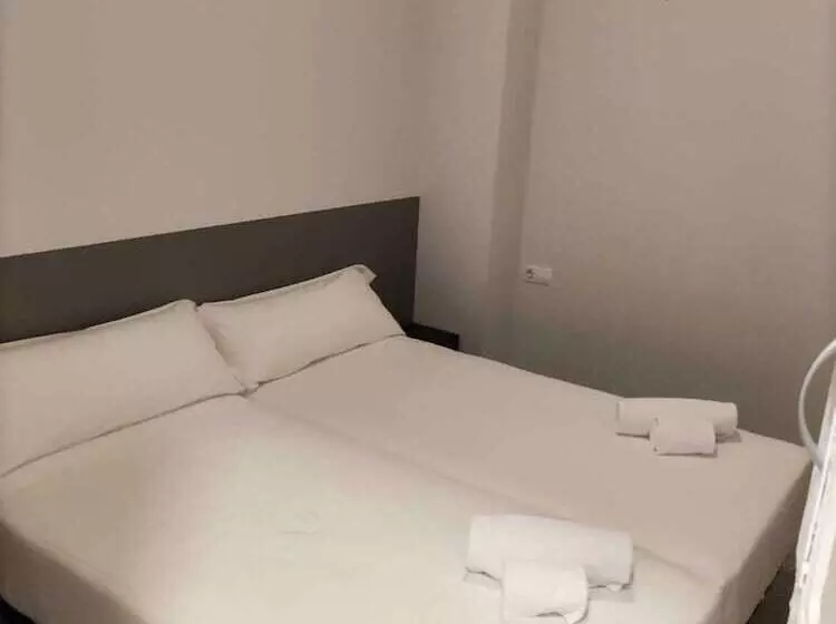 Tek Kişilik Ekonomik Oda, Monegal