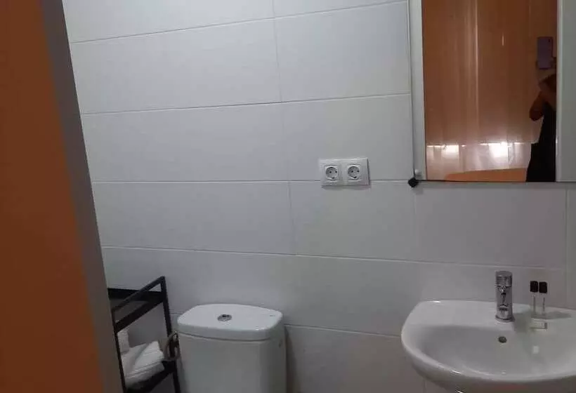 Tek Kişilik Ekonomik Oda, Monegal
