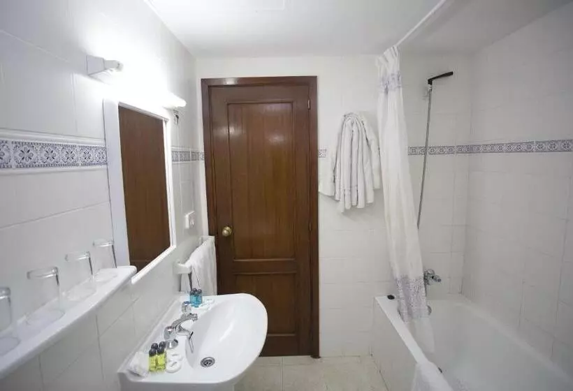 آپارتمان یک خوابه با دری مشترک که هال را جدا می کند., Orosol By Typic Hotels