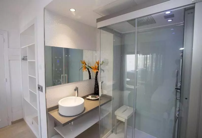 سوئیت با وان آب گرم, Orosol By Typic Hotels