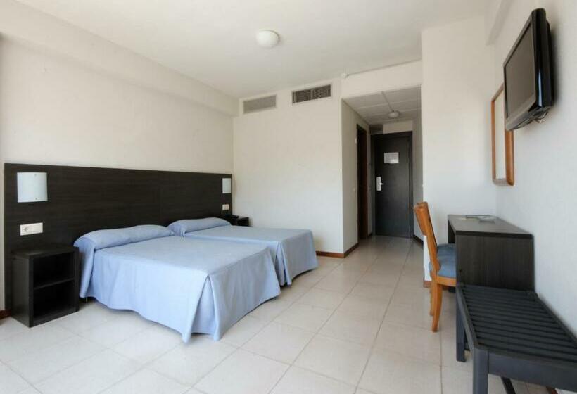 Standard Triple Room with Terrace, Safari