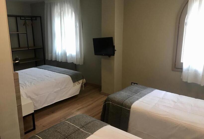 חדר סטנדרט לשלושה, Torres Manlleu