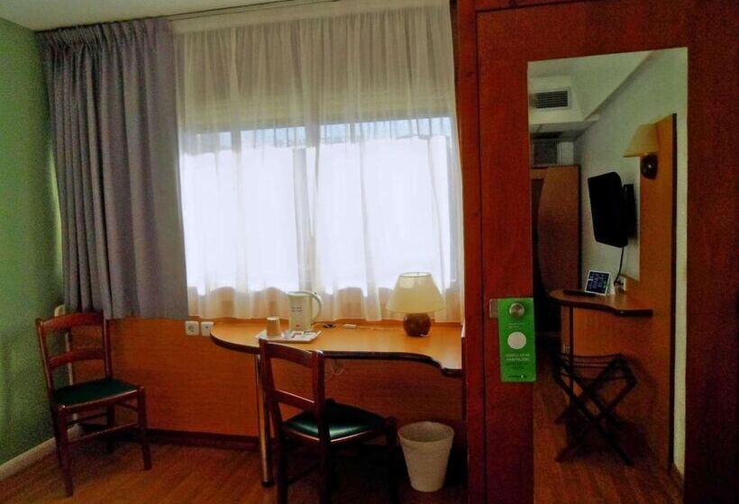 Номер Стандарт, Travelodge Barcelona del Vallès